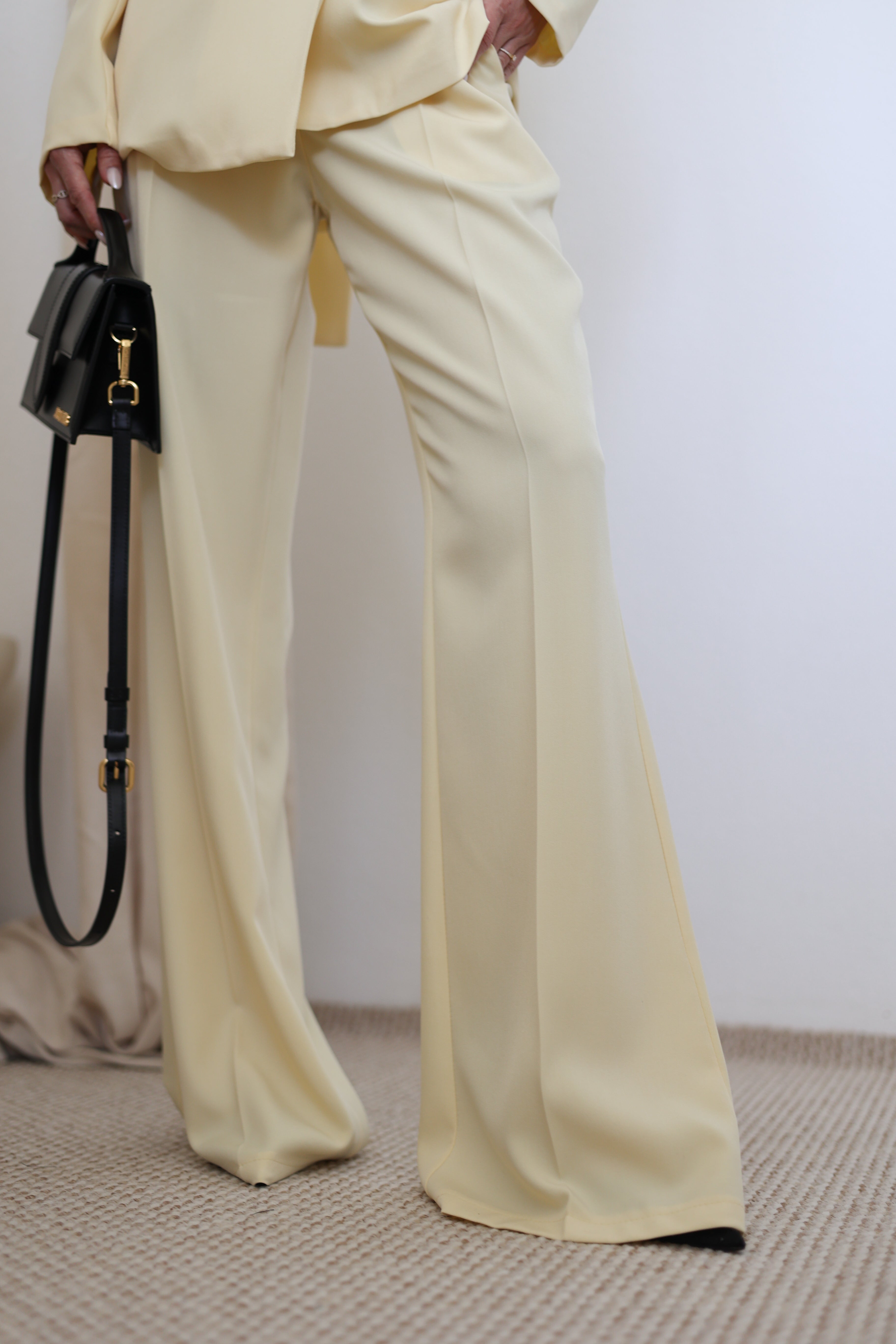 Lara kosztüm szett - vajsárga